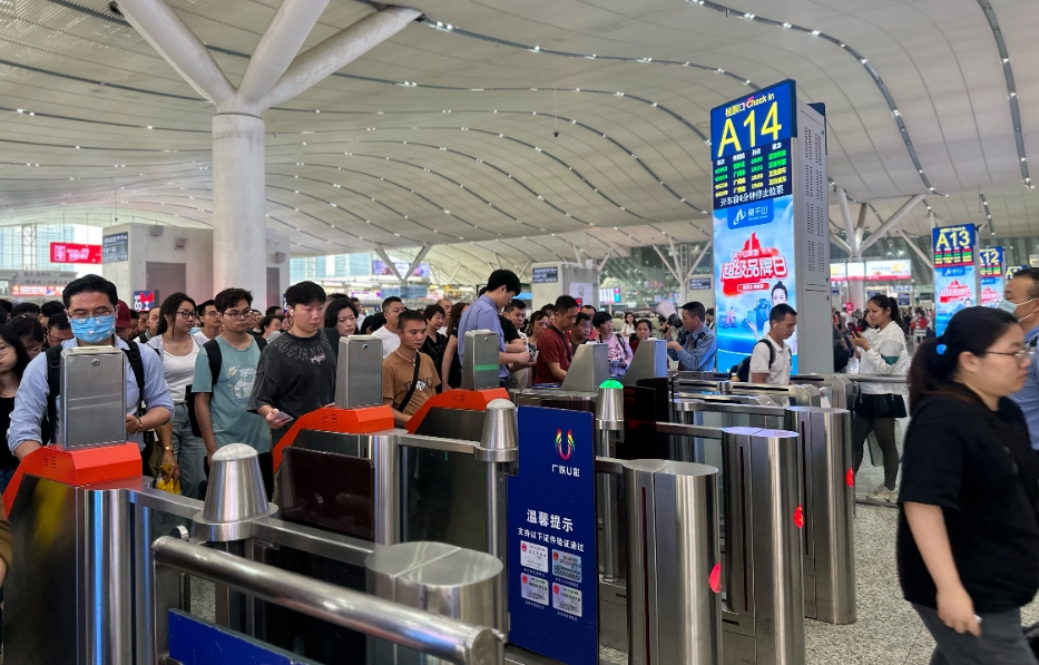 深圳鐵路助力旅客「五一」假期順暢出行 預計假期首日發送旅客46萬人次