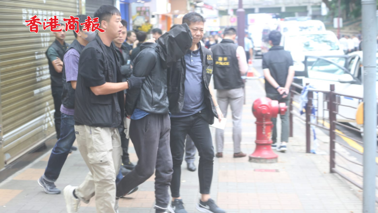 有片丨警匪片既視感 香港尖沙咀珠寶店搶劫案 警方20秒內制服劫匪